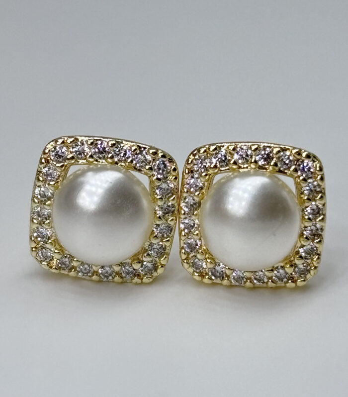 Pearl Glow Square Stud Earrings